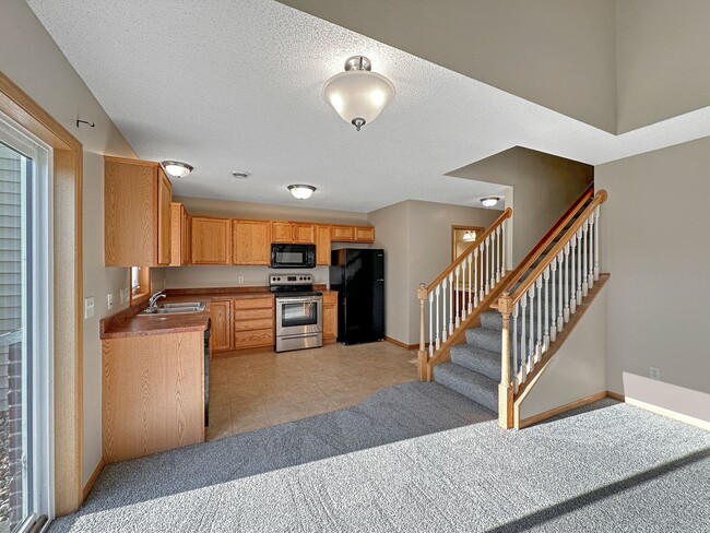 Building Photo - 16421 Elm Creek Ln