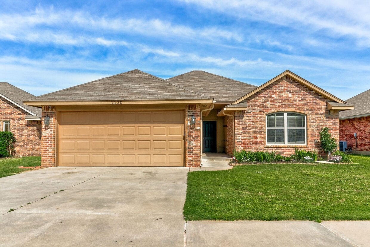 AVAILABLE 3-15-2020 FOR OCCUPANCY IN YUKON, MUSTANG SCHOOLS! - AVAILABLE 3-15-2020  FOR OCCUPANCY IN YUKON, MUSTANG SCHOOLS!