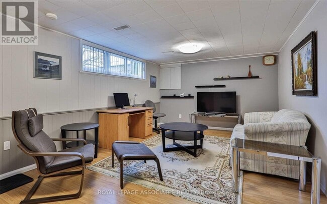 Building Photo - 166 Lynnbrook Dr