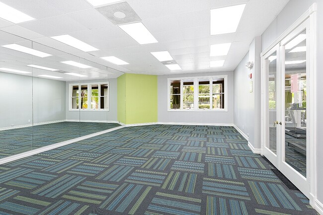 Building Photo - Club Mira Lago Apartments