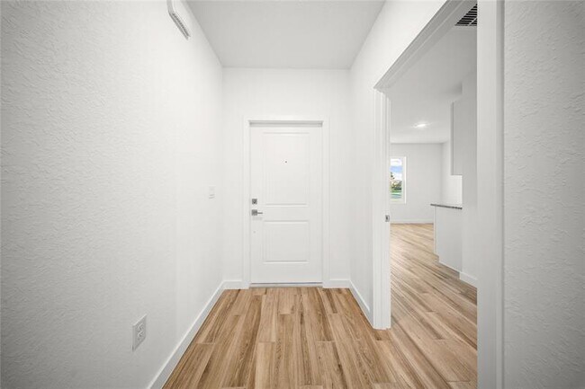 Building Photo - 1689 SW Abingdon Ave