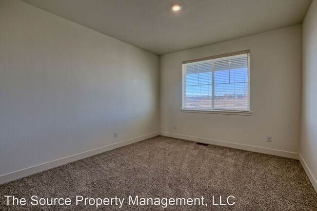 Building Photo - 5 br, 3 bath House - 249 Sparrow Dr