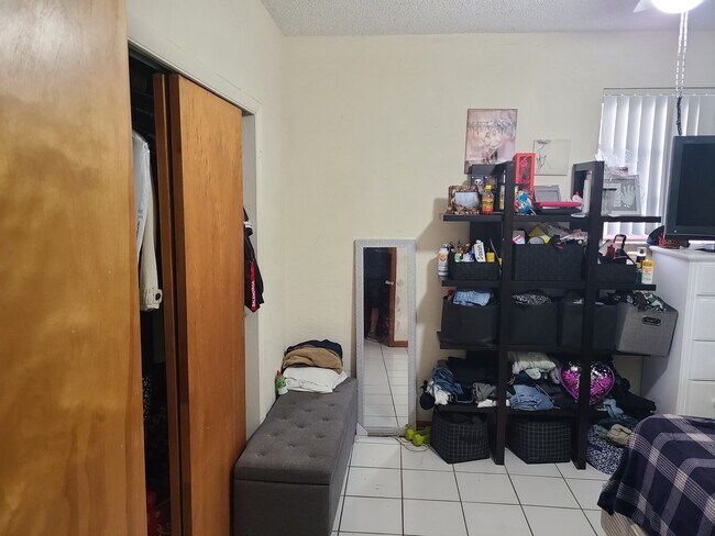 Foto del edificio - 8927 SW 40th Terrace