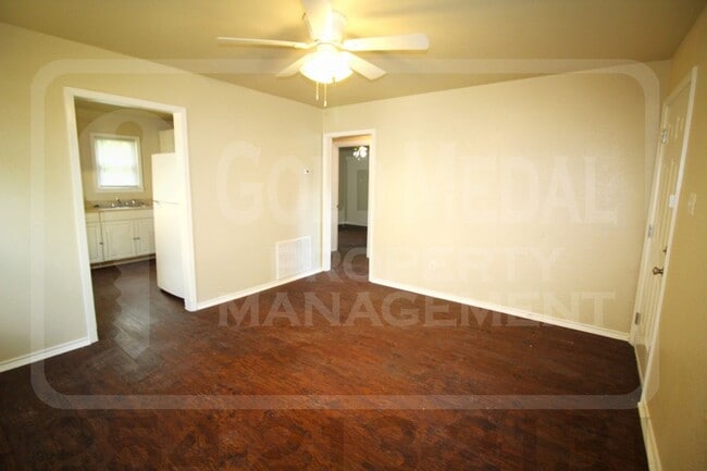 Building Photo - Spacious 2-Bed, 1-Bath Home in Copperas Co...