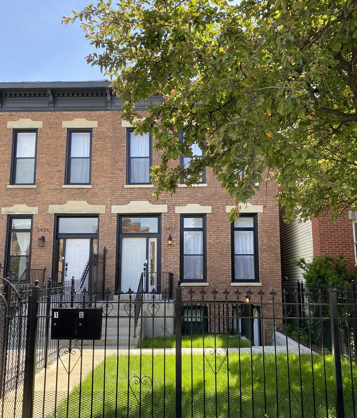 Foto principal - 2437 W Flournoy St