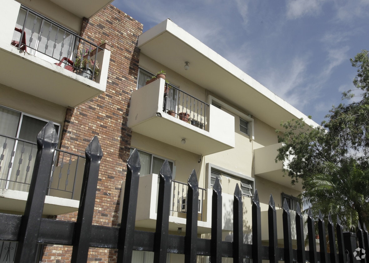 Halcyon House Apartments - Apartamentos Madrid