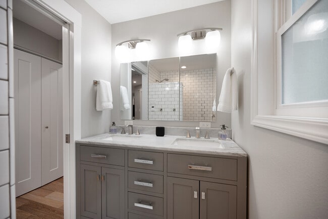 Building Photo - 841 N 5th St