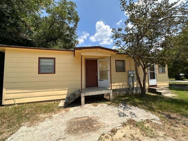 Building Photo - 803 Woodard St