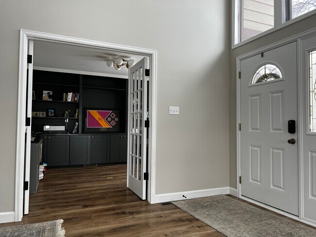 Foto del edificio - 4215 Cromwell Ct