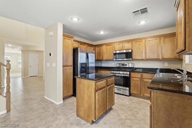 Foto del edificio - 8160 Royal Arches St