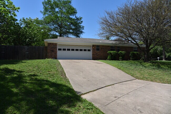 Large 2 vehicle garage - 6420 San Juan Ave