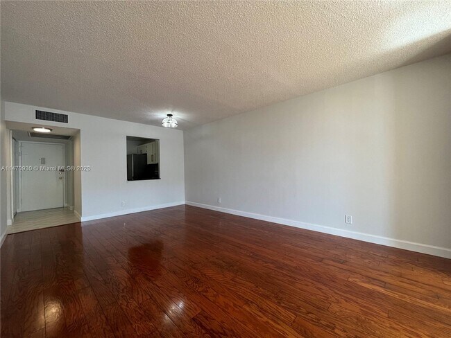 Foto del edificio - 2000 Atlantic Shores Blvd