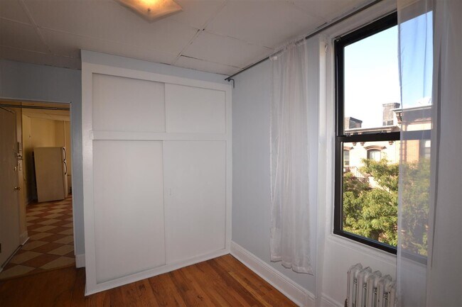 Building Photo - 205 3rd St