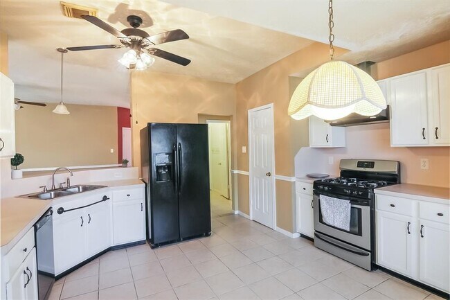 Foto del edificio - 5018 Dawngate Dr
