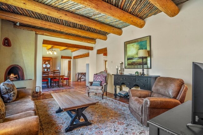 Building Photo - Gorgeous Northside Santa Fe Home