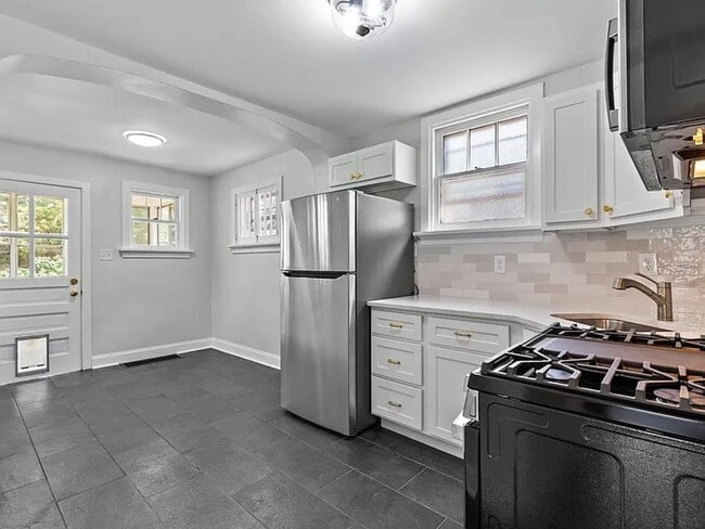 Foto del edificio - 2 bed 1 bath Maplewood home for Lease