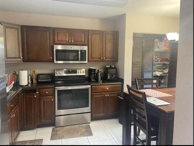 Building Photo - 6004 Strawberry Lakes Cir