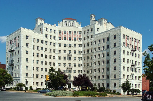 Building Photo - Liberty Circle Apartments