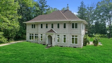 Building Photo - 598 Lake Shore Rd