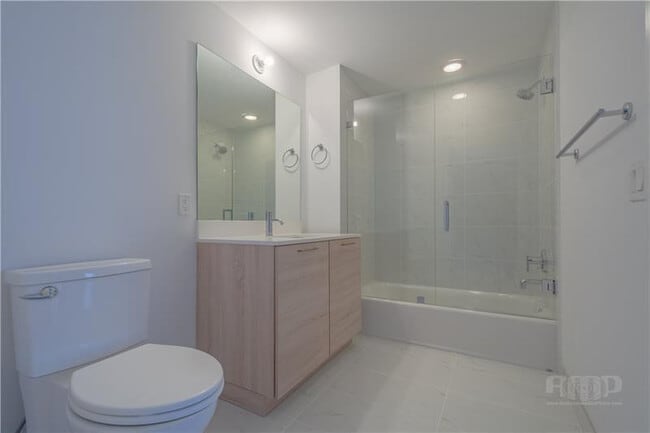 Building Photo - 16385 Biscayne Blvd