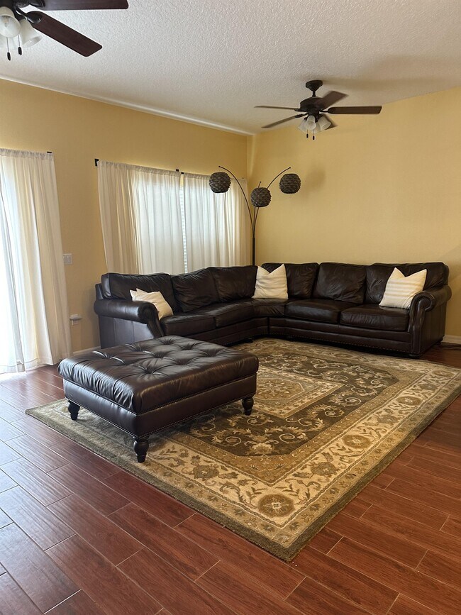 Foto del edificio - 8593 Canaveral Blvd