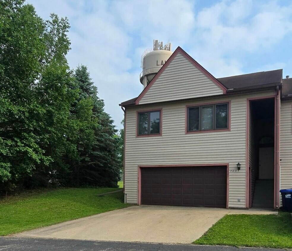 Primary Photo - 405 Hillcrest St E