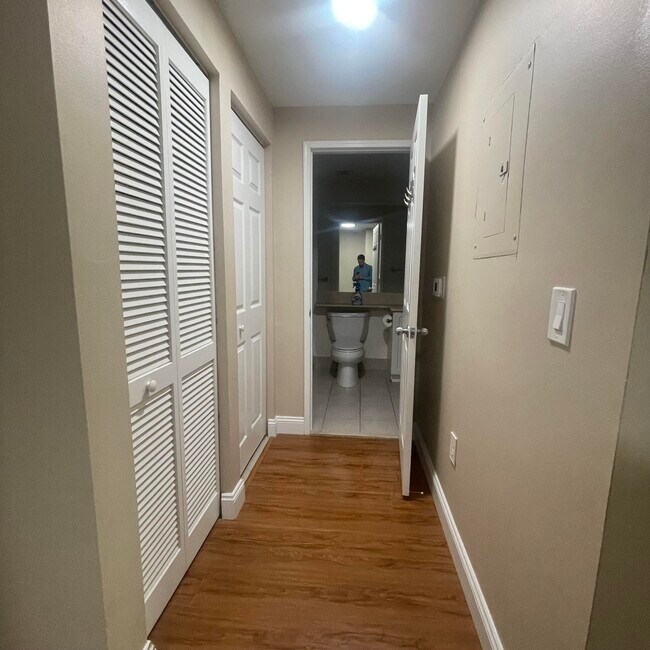 Building Photo - 780 S Sapodilla Ave