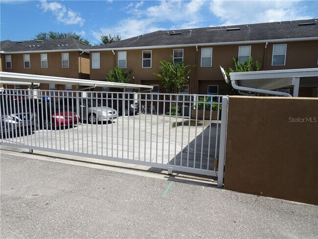 Building Photo - 724 4th Ave S