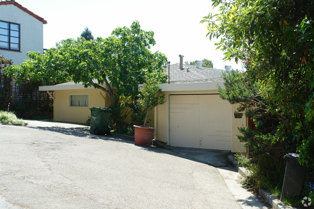 Building Photo - 2522 Hill Ct