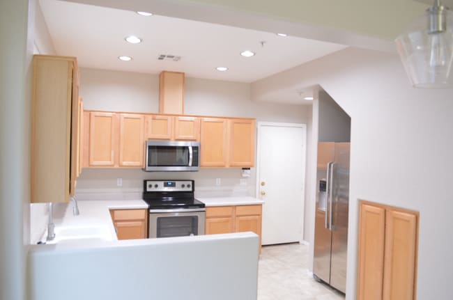Building Photo - 1225 N 36th St