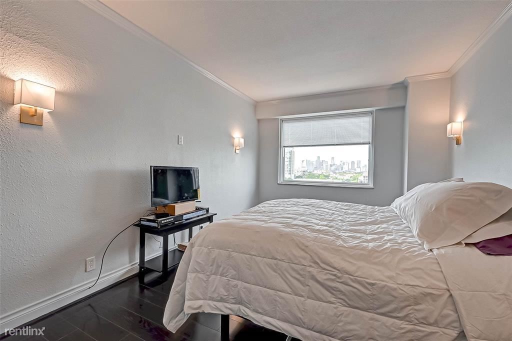Primary Photo - 1 br, 1.5 bath Condo - 1 N Illinois St
