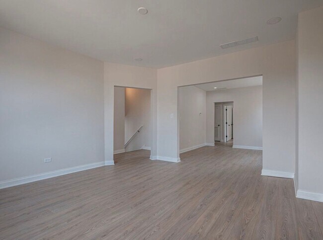 Building Photo - 7047 S Princeton Ave