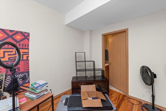 Foto del edificio - 2307 E 70th Pl