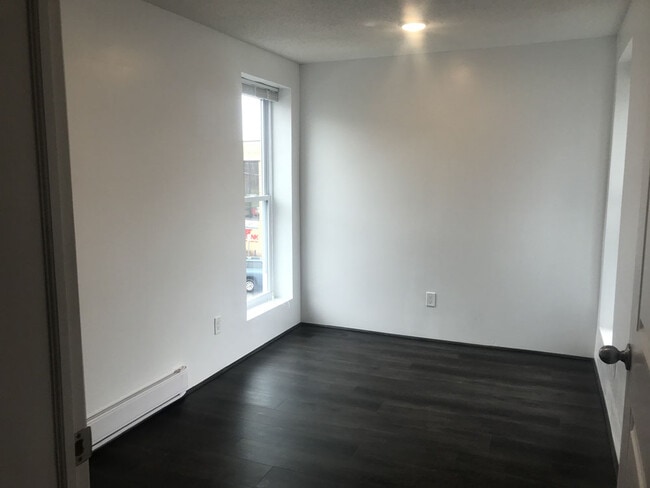 Building Photo - 61 Chestnut St