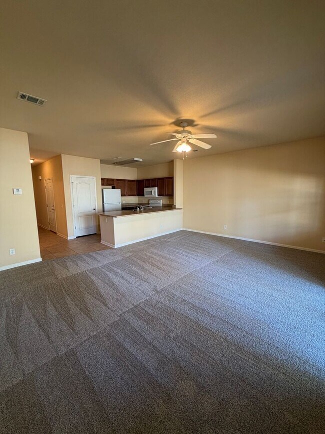 Foto del edificio - 148 Iron Horse Dr E