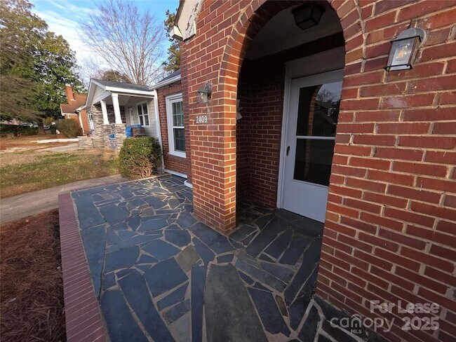 Foto del edificio - 2409 Commonwealth Ave