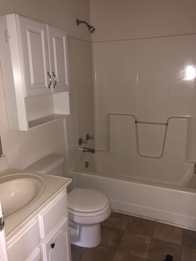 Foto del edificio - 248 Pine Dr