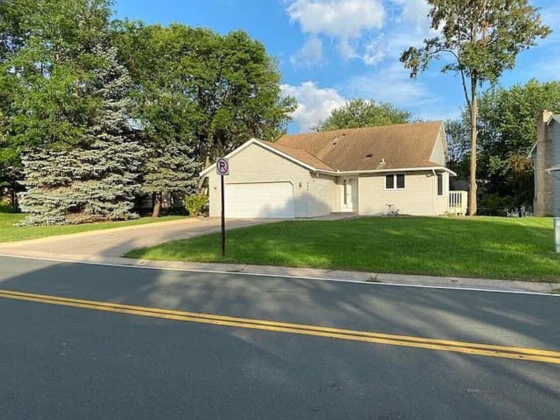 Primary Photo - 4 br, 3 bath House - 332 Oakwood Dr
