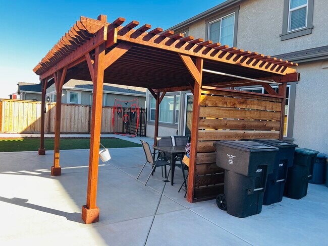 Building Photo - 7030 Provincial St