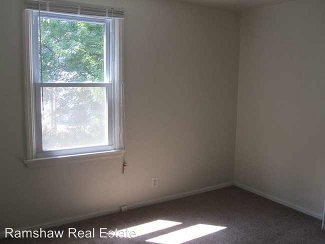 Building Photo - 1 br, 1 bath Apartment - 201 S. Elm St.