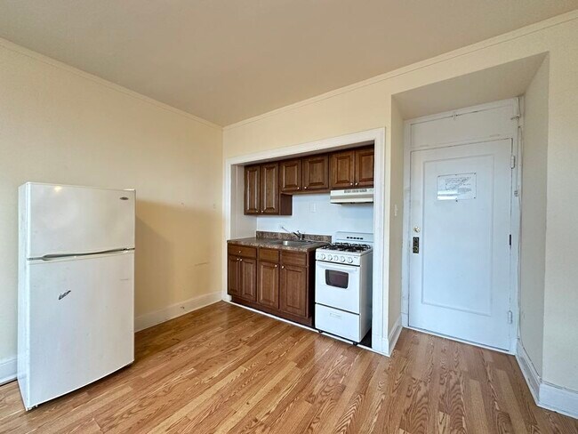 Foto del edificio - 3335 W Diversey Ave