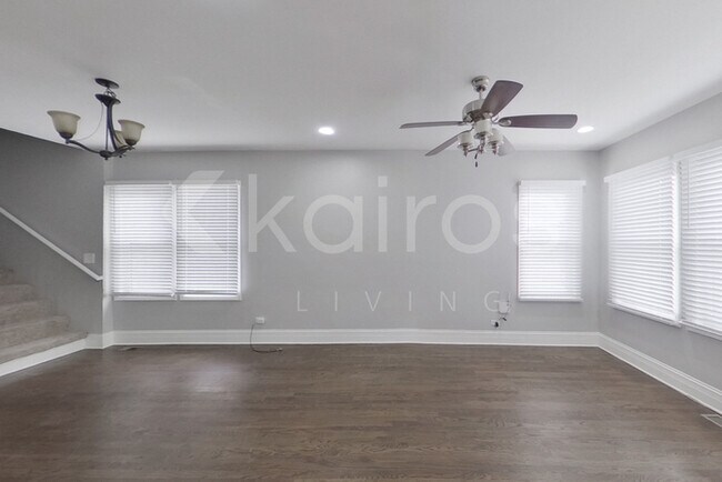 Foto del edificio - 452 E 88th Pl
