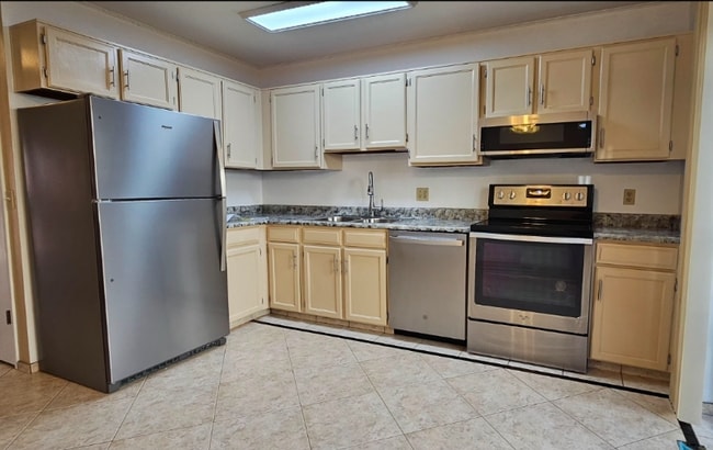 Building Photo - 17664 E Loyola Dr