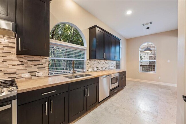 Foto del edificio - 5407 Lillian St