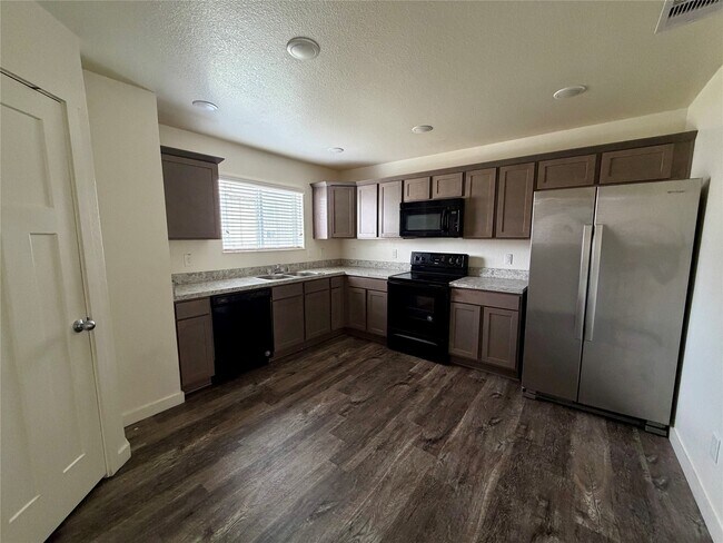Foto del edificio - 21155 Gosling Rd