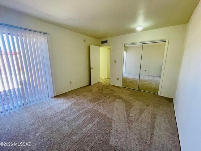 Foto del edificio - 3216 N Cherry Ave