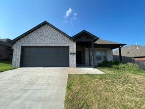 Building Photo - 2406 W Kingsport Ct