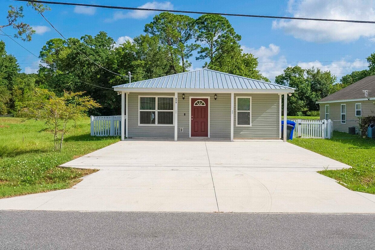 Primary Photo - 874 Ervin St