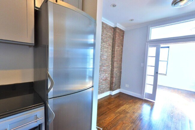 Foto del edificio - 722 Tenth Avenue (49th & 50th St), #3D