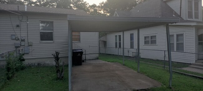 Covered Parking - 1114 N 35th St